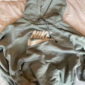 nike sweatshirt